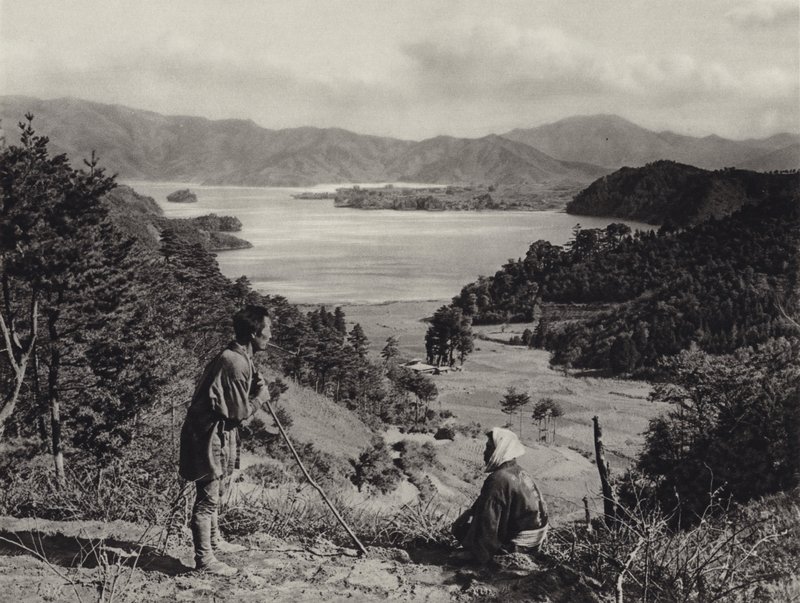 Japão na década de 1920: Lago Kawaguchi (foto a p/b) de Herbert Ponting