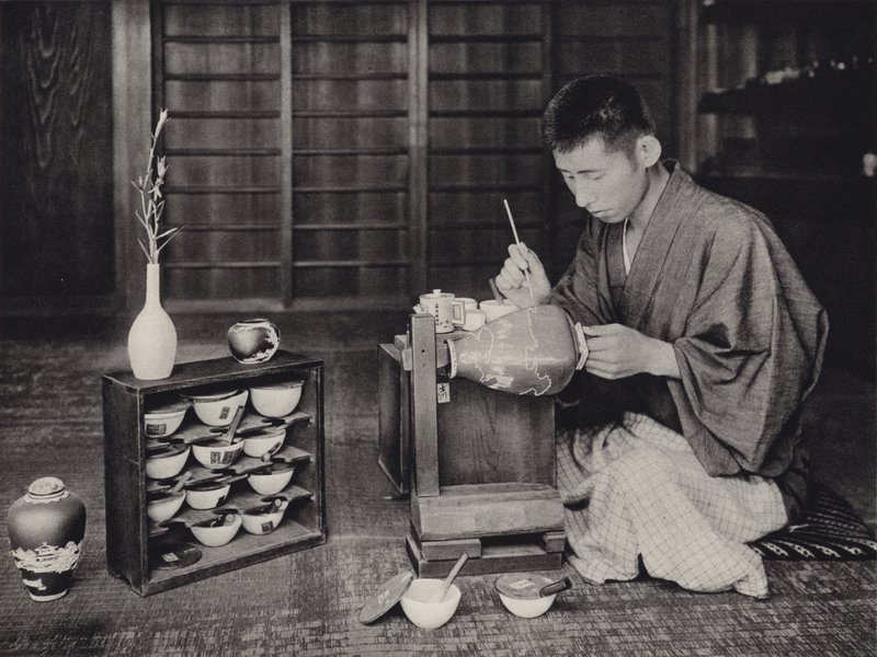 Japão na década de 1920: Pintura de porcelana (foto a p/b) de Herbert Ponting