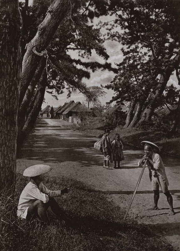 Sobre o antigo Tokaido (foto a p/b) de Herbert Ponting