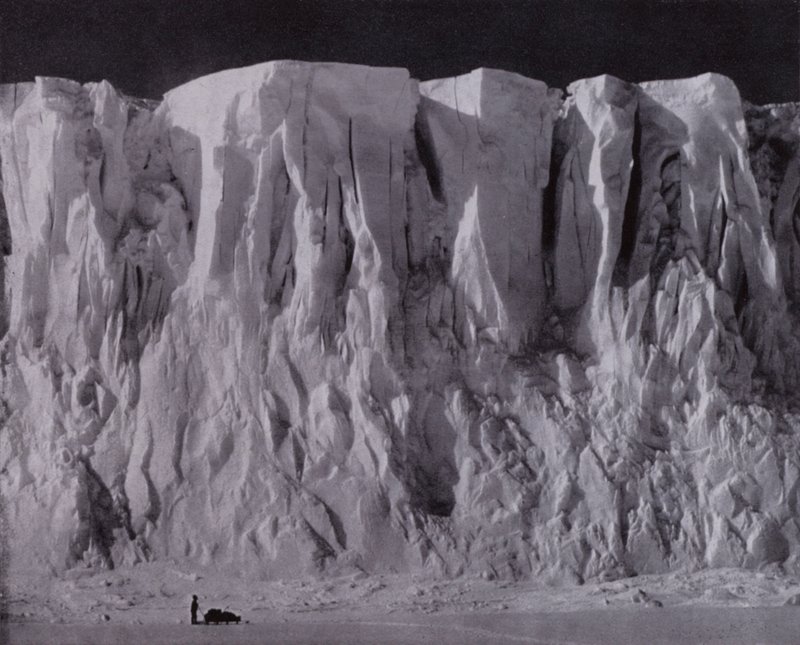 As muralhas do Monte Erebus (foto a p/b) de Herbert Ponting