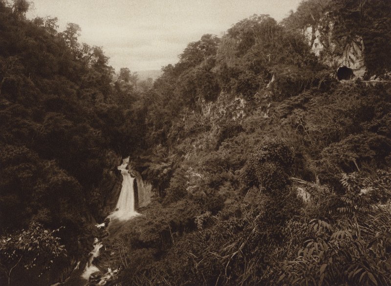 México: Atoyac, Salto de agua (fotografia a preto e branco) de Hugo Brehme