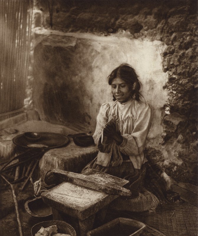 México: Cozinhar tortilhas de milho (fotografia a preto e branco) de Hugo Brehme