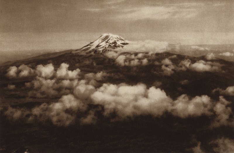México: Iztaccihuatl, visto de Popocatepetl (fotografia a preto e branco) de Hugo Brehme