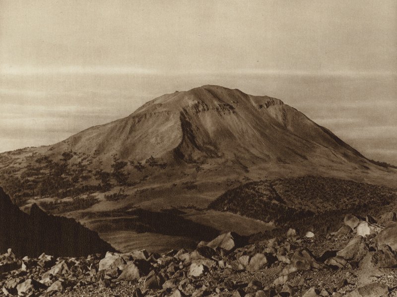 México: A "Sierra Negra" vista do Pico de Orizaba, Estado de Puebla (fotografia a preto e branco) de Hugo Brehme