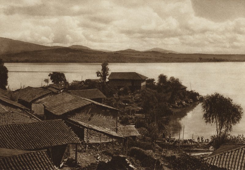 México: Lagoa Patzcuaro, Ilha Xanicho (fotografia a preto e branco) de Hugo Brehme