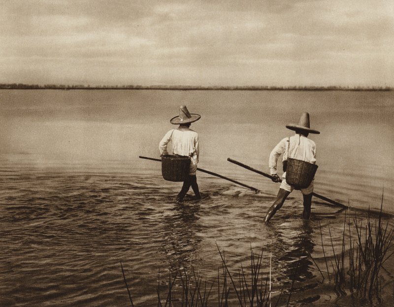 México: Pescadores no lago Chapala (fotografia a preto e branco) de Hugo Brehme