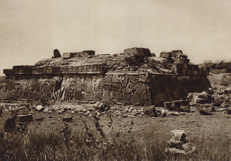 México: Pirâmide de Xochicalco, antes do restauro (fotografia a preto e branco) de Hugo Brehme