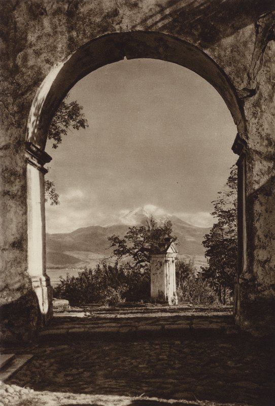 México: Popocatepetl, visto de Sacro Monte (fotografia a preto e branco) de Hugo Brehme
