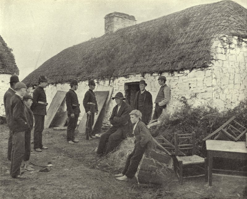 Eviction Scene, County Clare (foto a p/b) de Irish Photographer