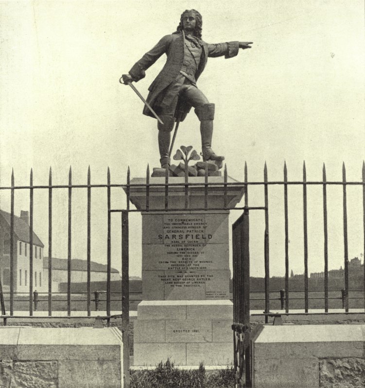 A Estátua de Sarsfield, Limerick (foto a p/b) de Irish Photographer