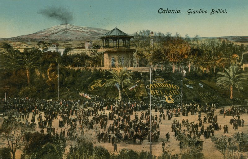 Jardim de Bellini, Catania, Sicília. Postal enviado em 1913. de Italian Photographer