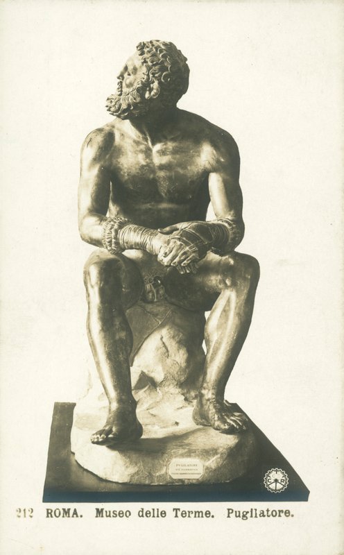 Boxer em repouso, Palazzo Massimo alle Terme, Roma (fotografia a preto e branco) de Italian Photographer