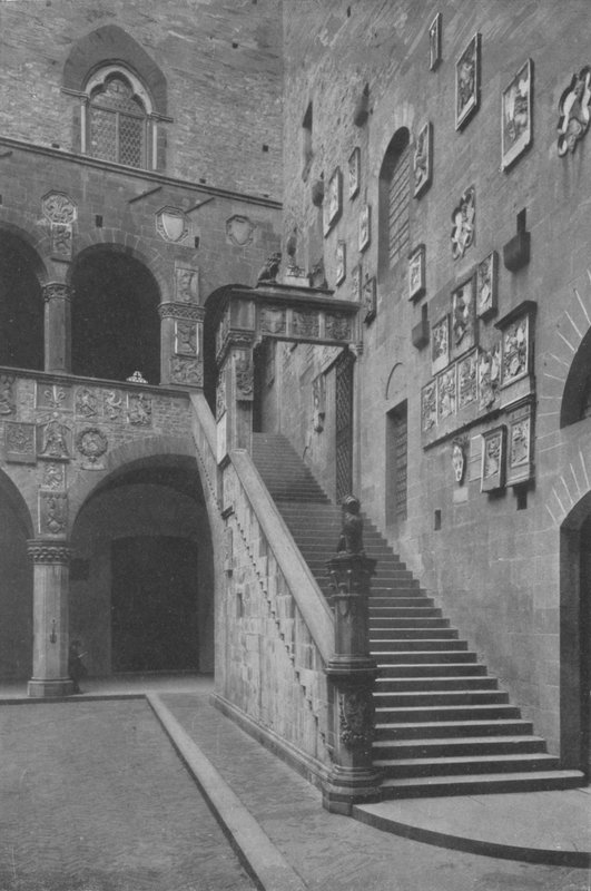 Florença, Pátio e escadaria do Palazzo del Podesta (foto a p/b) de Italian Photographer