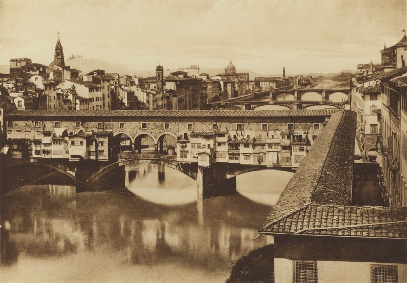 Firenze / Florença: Vista do Lungarno coi Ponti, Vecchio, S Trinita, Carraia e di Ferro alle Cascine (foto a p/b) de Italian Photographer