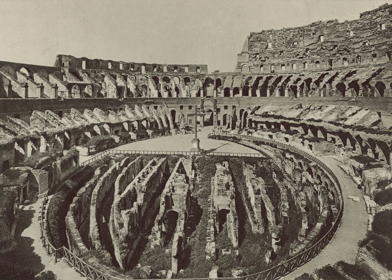 Anfiteatro Flaviano ou Coliseu com as novas escavações de Italian Photographer