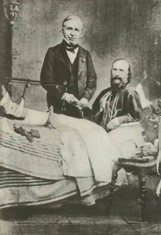 Garibaldi, ferido em batalha, com o seu médico (foto a p/b) de Italian Photographer