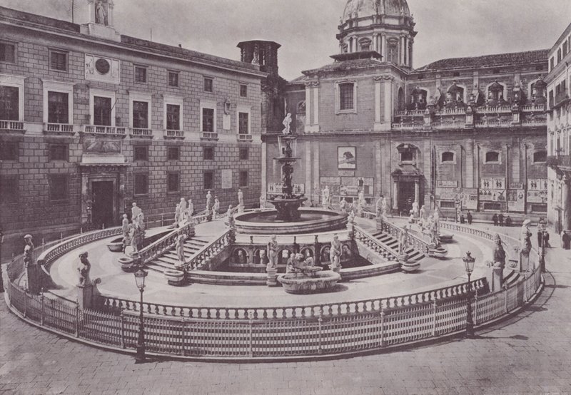 Itália: Palermo, Piazza Pretoria (foto a p/b) de Italian Photographer