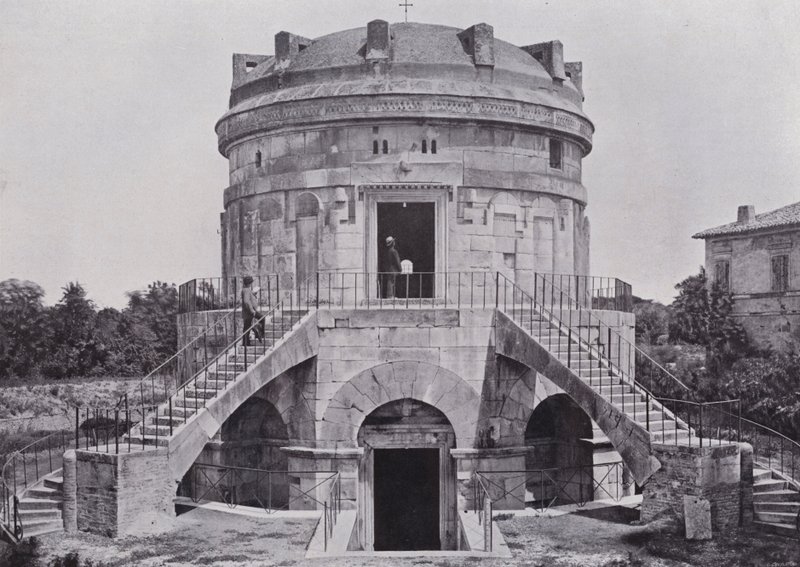 Itália: Túmulo teodórico, Ravenna (foto a p/b) de Italian Photographer