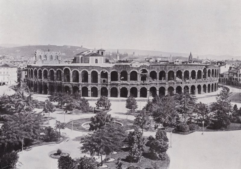 Itália: Verona, a arena romana (foto a p/b) de Italian Photographer