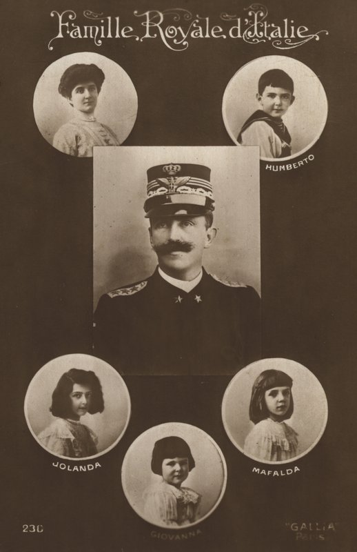 O Rei Victor Emmanuel II e sua família (foto a p/b) de Italian Photographer