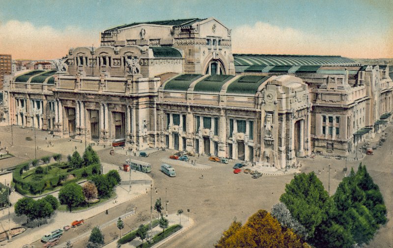 Milão / Milão: Stazione Centrale (fotografia a cores) de Italian Photographer