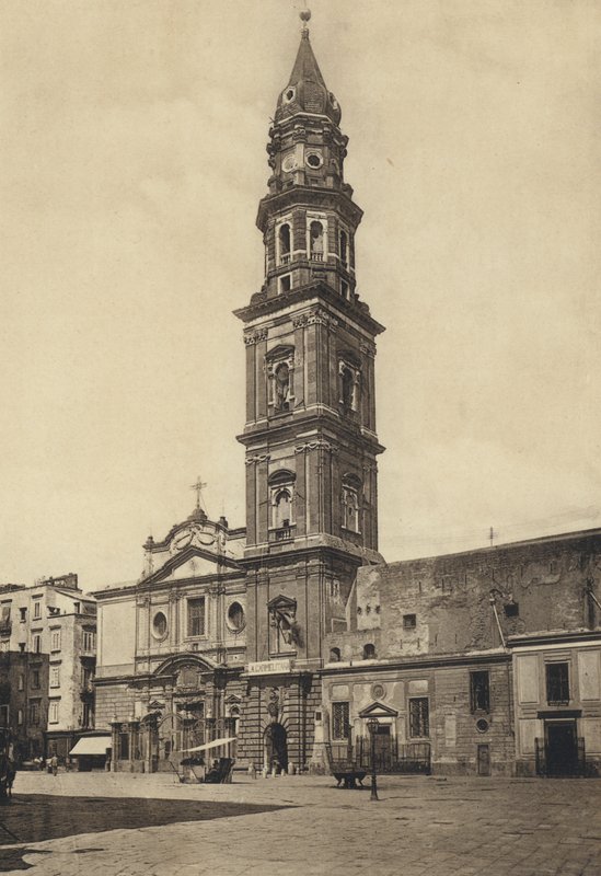 Nápoles: Igreja e Piazza Del Carmine (foto a p/b) de Italian Photographer
