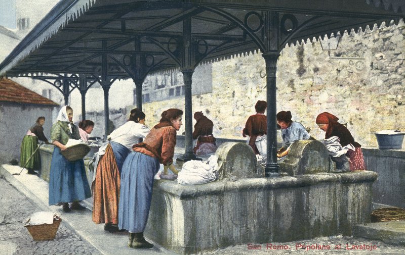 San Remo, Itália, mulheres lavando roupas de Italian Photographer