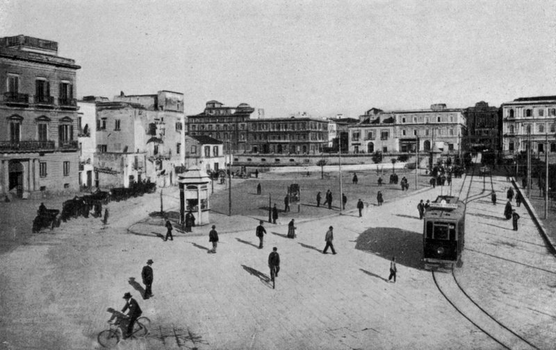 Taranto, Piazza Castello, Imbocc Ponte girevole (foto a p/b) de Italian Photographer