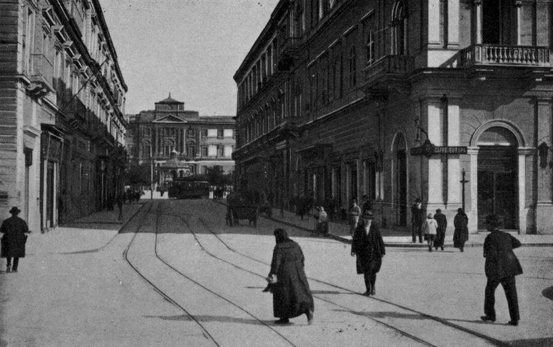 Taranto, Via Archita, Palazzo degli Uffici (foto a p/b) de Italian Photographer