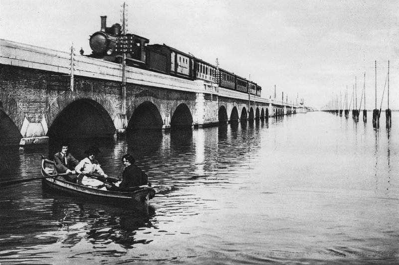 Veneza, Ponte Ferroviária (foto a p/b) de Italian Photographer