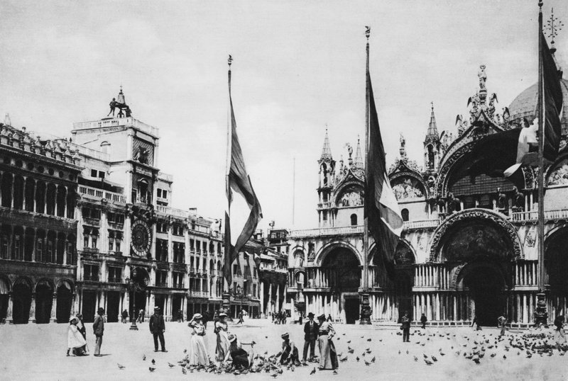 Veneza, Torre do Relógio e Igreja de São Marcos (foto a p/b) de Italian Photographer