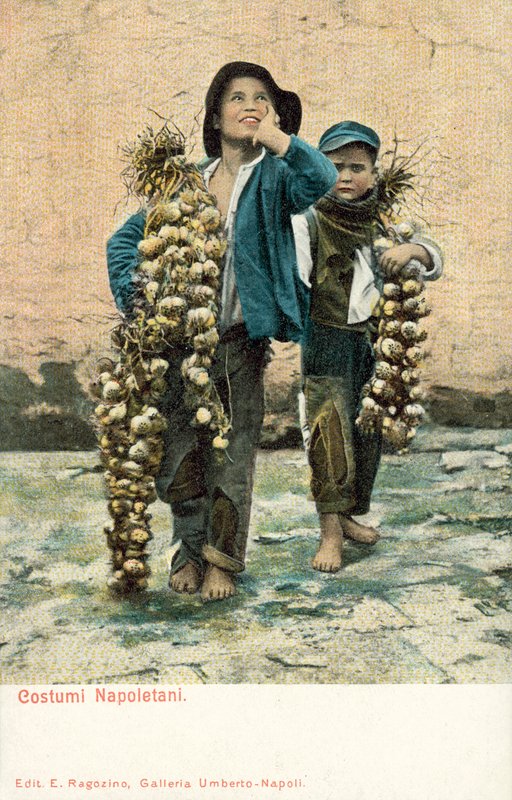 Jovens vendedores de alho, Nápoles de Italian Photographer