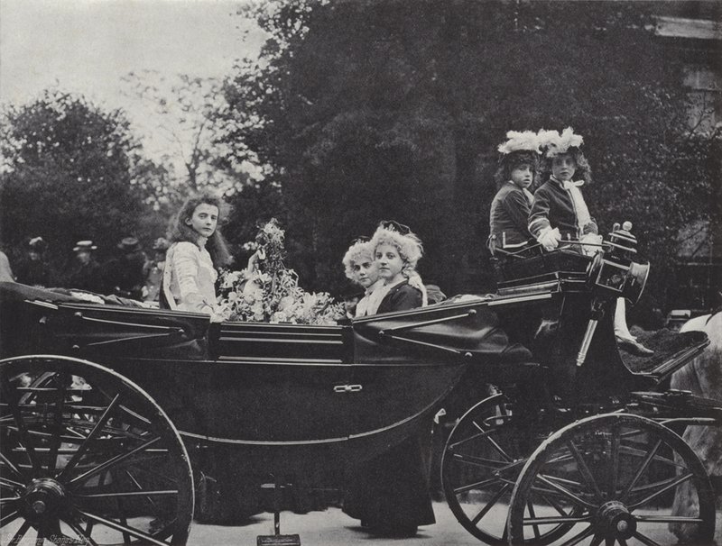 Knutsford May Day Festival, a Rainha e os Assistentes de J. Benjamin Stone