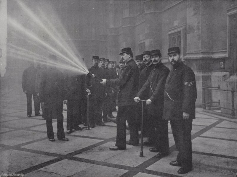 A Brigada de Incêndio Noturna de J. Benjamin Stone