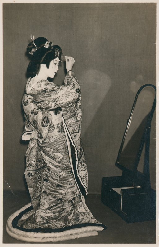 Um, mulher, vestido, em, um, quimono de Japanese Photographer