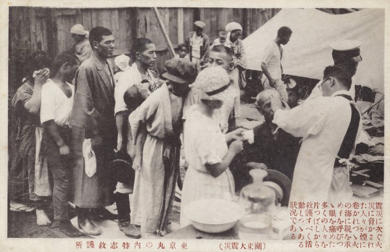 Rescaldo do Grande Terremoto de Kanto, Japão, 1923 de Japanese Photographer