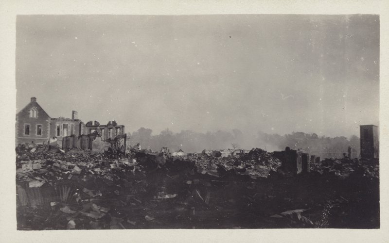 Rescaldo do Grande Terremoto de Kanto, Japão, 1923 de Japanese Photographer