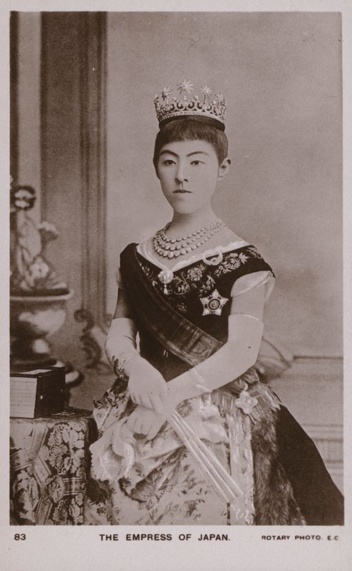 Imperatriz Shoken, esposa do Imperador Meiji do Japão (foto a p/b) de Japanese Photographer