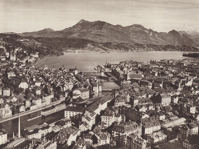 Suíça: Lucerna, do Gutsch, olhando para o Lago e o Rigi (foto p/b) de Jean Gaberell