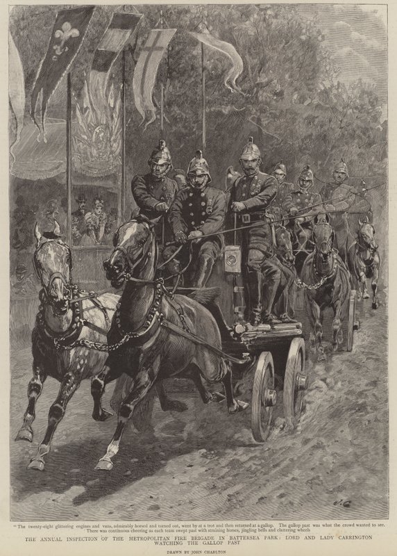 A inspeção anual do Corpo de Bombeiros Metropolitano em Battersea Park, Lord e Lady Carrington assistindo ao passado de John Charlton
