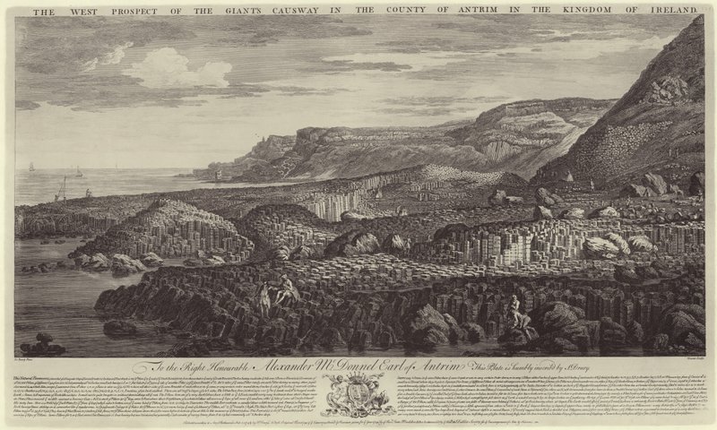 A perspectiva ocidental da calçada do gigante no condado de Antrim, no Reino da Irlanda de John Drury