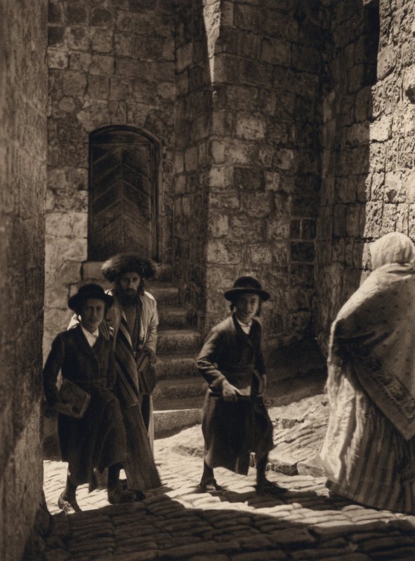 Jerusalém, judeus a caminho da Sinagoga (foto a p/b) de Karl Grober