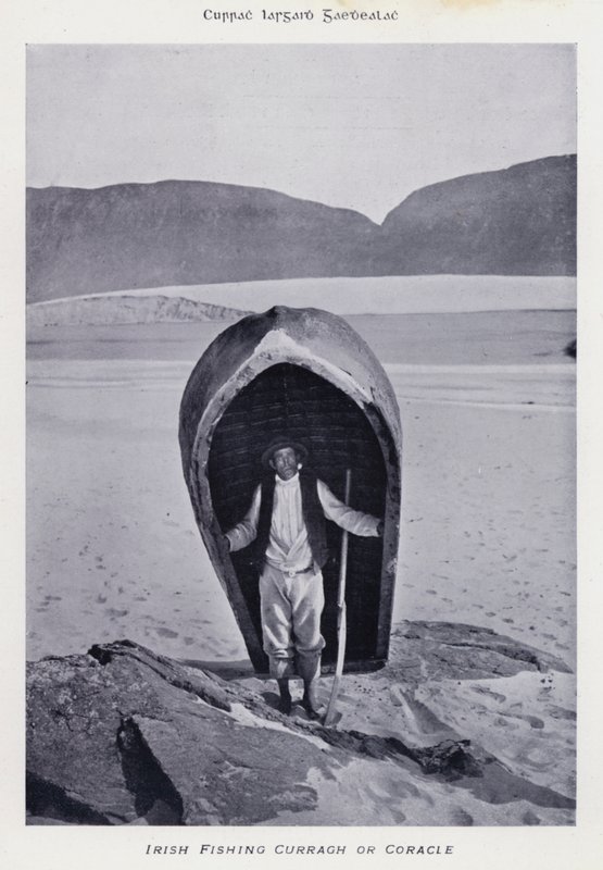 Irish Fishing Curragh ou Coracle (foto a p/b) de Karl Karlovich Piratsky