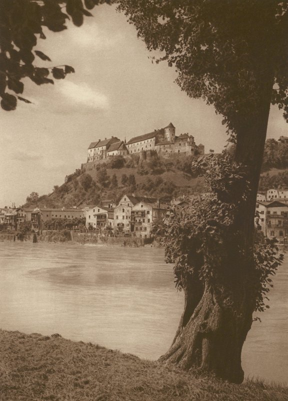 Burghausen an der Salzach; Burghausen on the Salzach (foto a p/b) de Kurt Hielscher