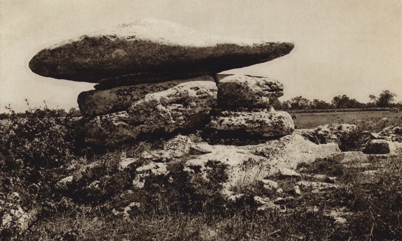 Itália: Minervino di Lecce, Dolmen (foto p/b) de Kurt Hielscher