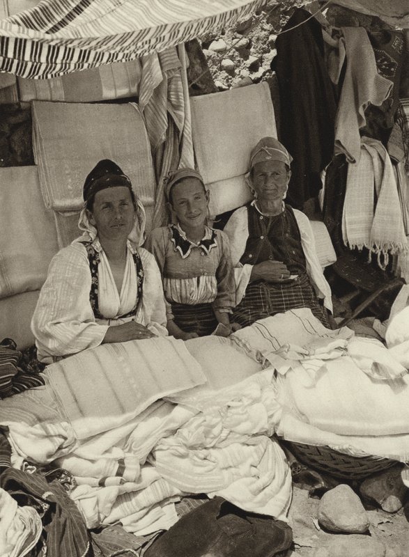 Iugoslávia: Mercado em Prizren (foto p/b) de Kurt Hielscher