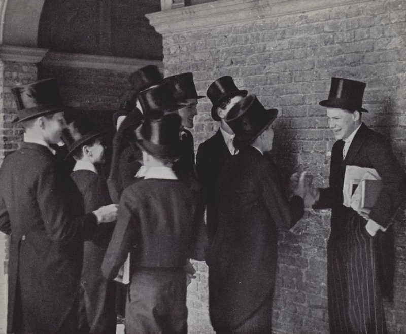 Eton boys, mexericos (foto a p/b) de Laszlo Moholy Nagy