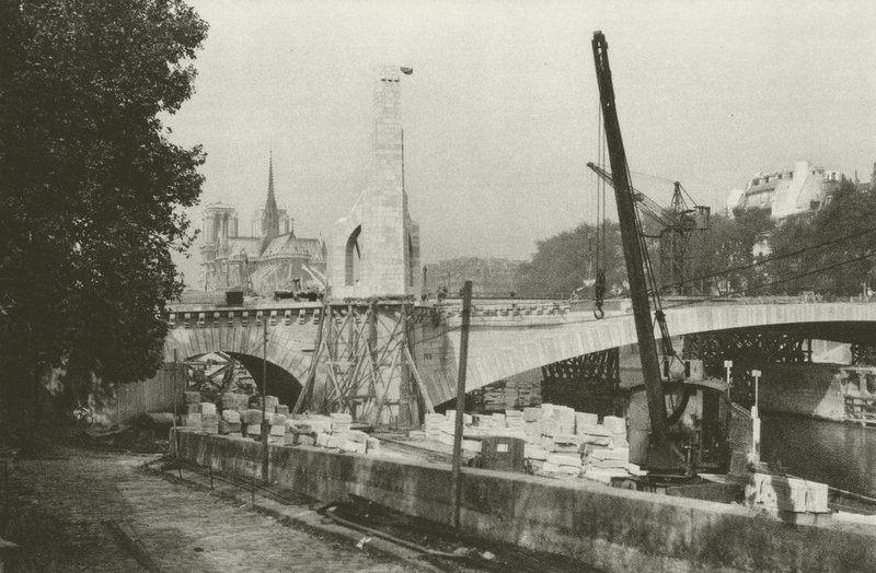 Paris: Vista das margens do Sena sobre Notre-Dame (foto a p/b) de Mario Bucovich
