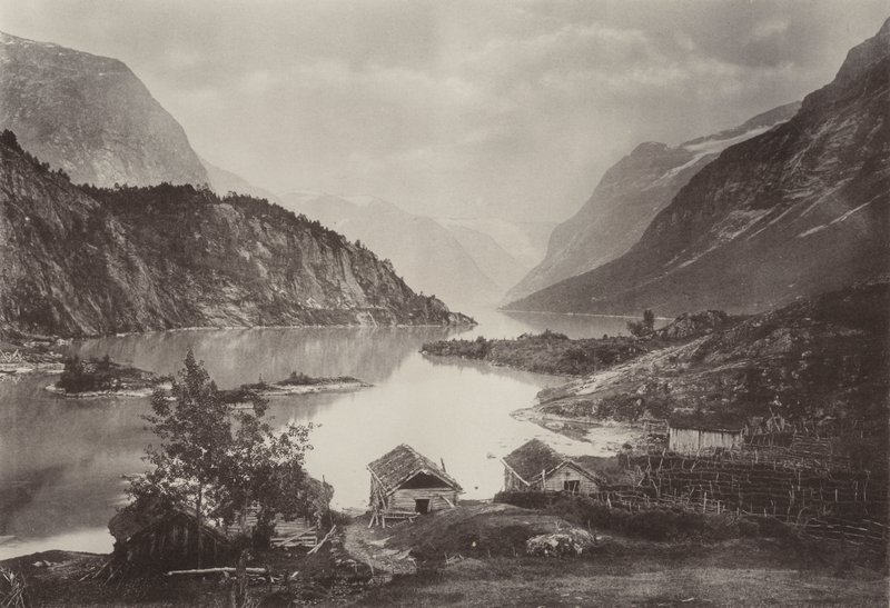 Vista do Lago Loen, Nordfjord (foto a p/b) de Norwegian Photographer