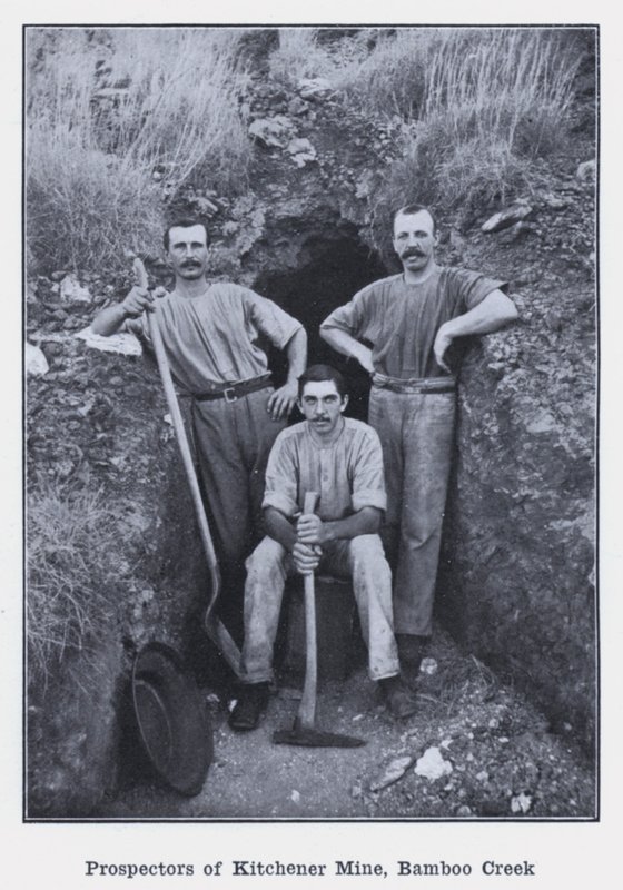 Prospectores de Kitchener Mine, Bamboo Creek (foto a p/b) de Photographer Australian